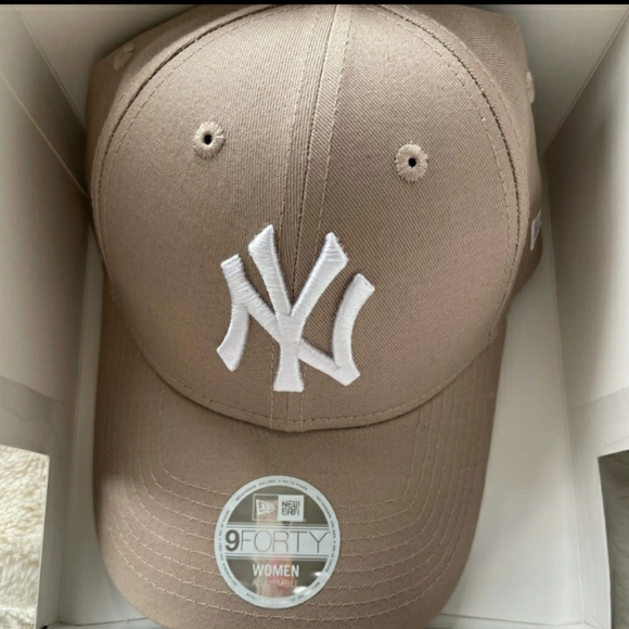Accessories | Nude Yankees Hat | Poshmark